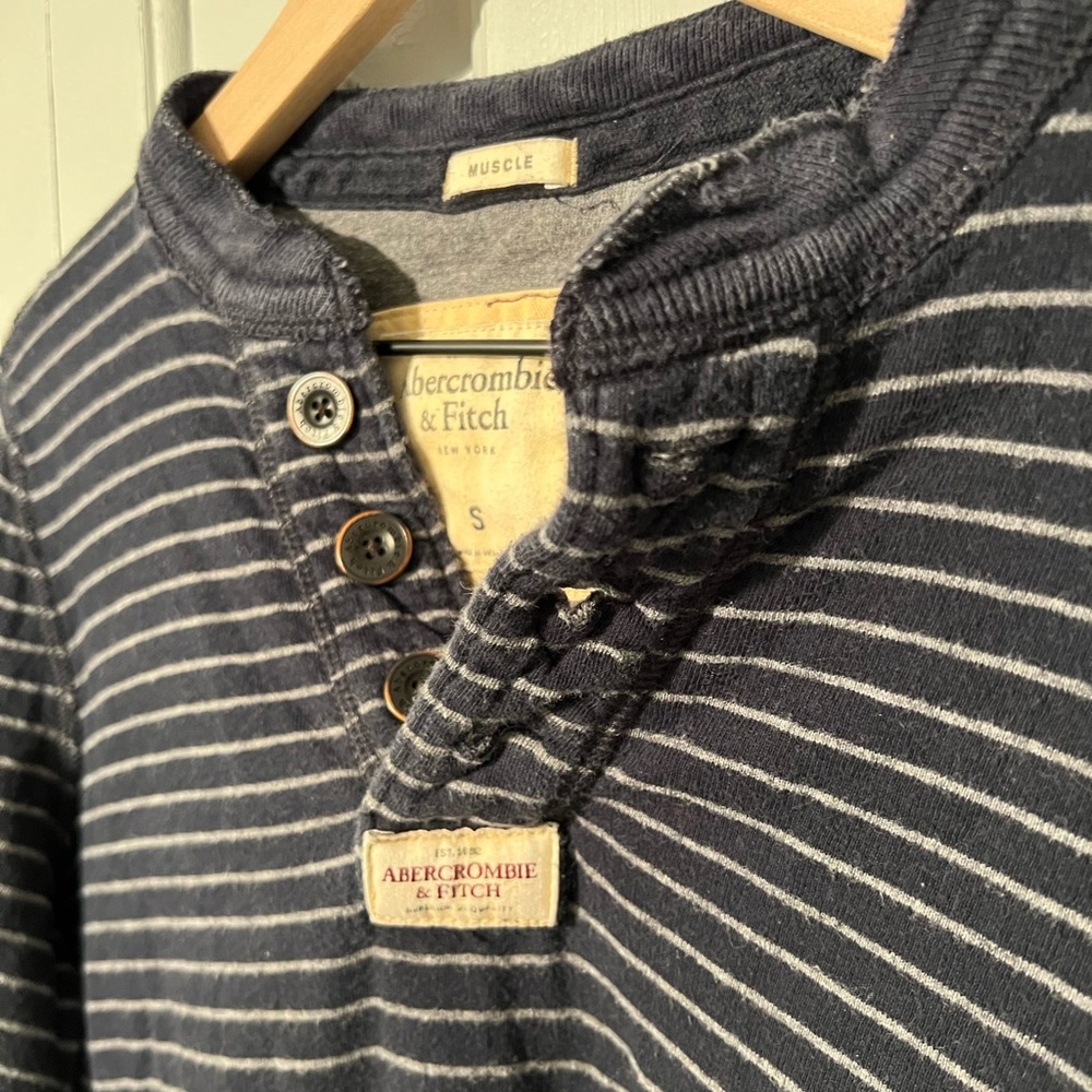 Abercrombie & Fitch Vintage Men’s size Small Navy Striped Henley